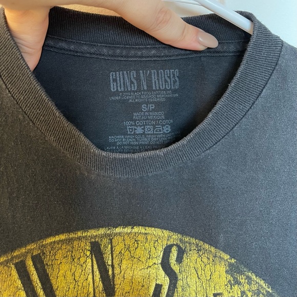 Guns & Roses 90s T-Shirt Grunge Style in Distressed Black - Picture 3 of 4